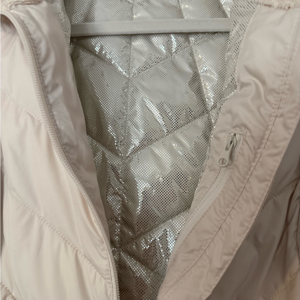 SOLD Columbia Women's Heavenly Omni-Heat Vest - Picture 4 of 6